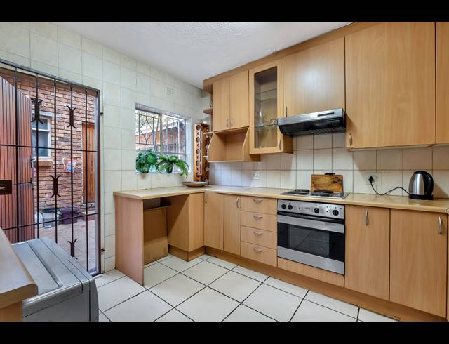 2 BEDROOM TOWNHOUSE FOR SALE IN WINDSOR WEST